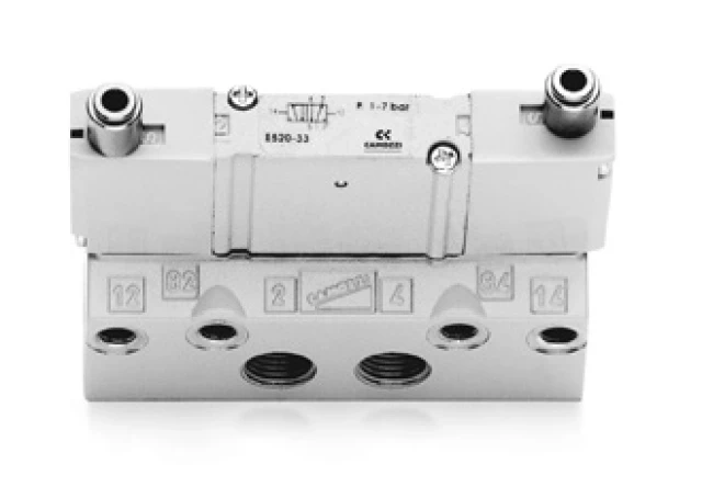 Распределитель с пневмоуправлением Camozzi E520-33