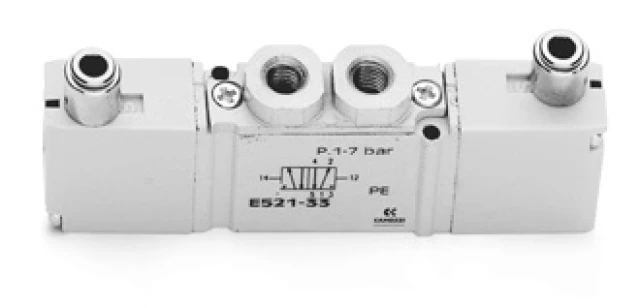 Распределитель с пневмоуправлением Camozzi E521-33