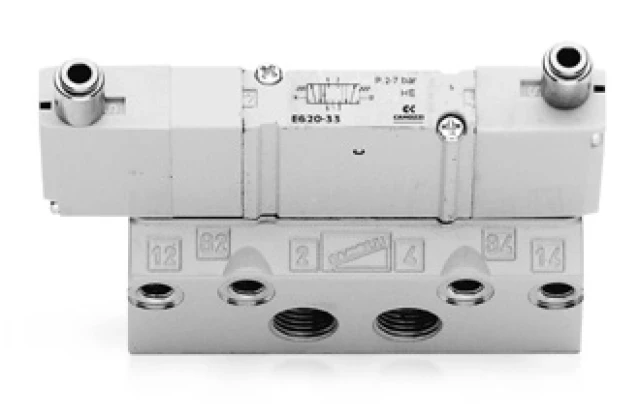 Распределитель с пневмоуправлением Camozzi E620-C33