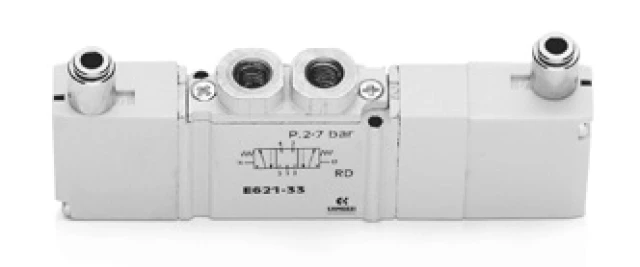 Распределитель с пневмоуправлением Camozzi E621-33